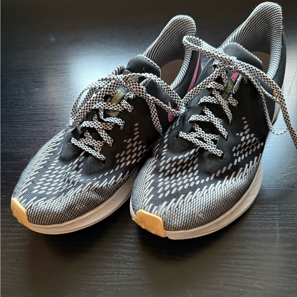 Nike Zoom Winflo 6 Women’s 8.5 Black Floral Swoosh Running Shoes